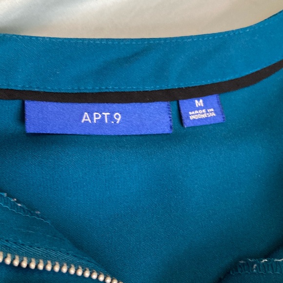 Teal Blouse with Zipper front and cuffed sleeves - Picture 3 of 6